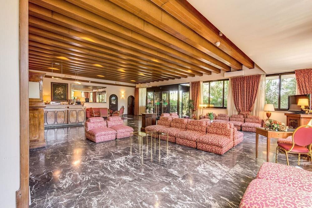 Pinewood Hotel Roma Esterno foto
