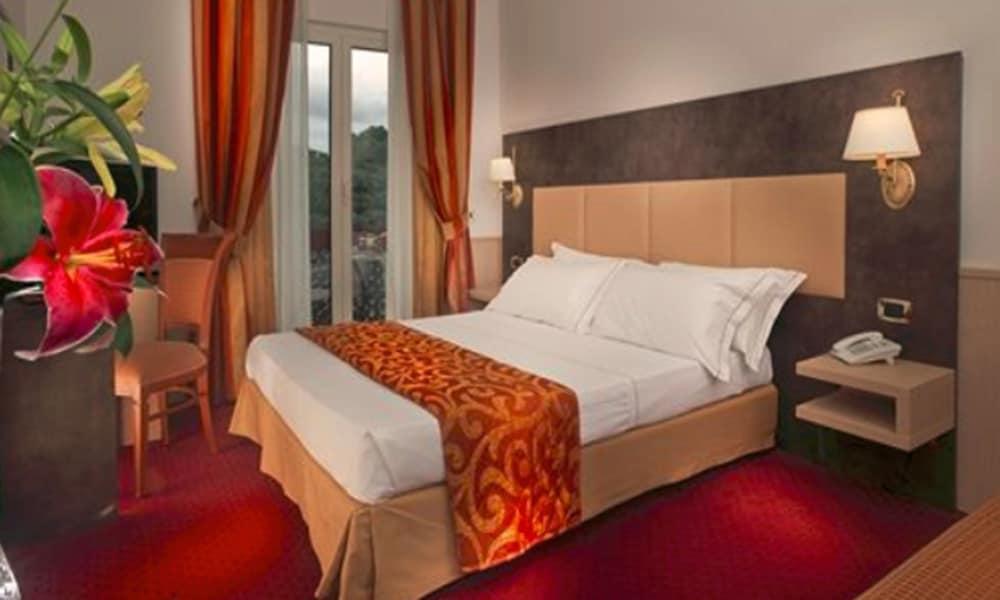Pinewood Hotel Roma Esterno foto