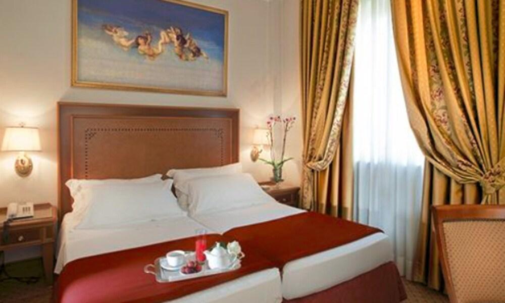 Pinewood Hotel Roma Esterno foto
