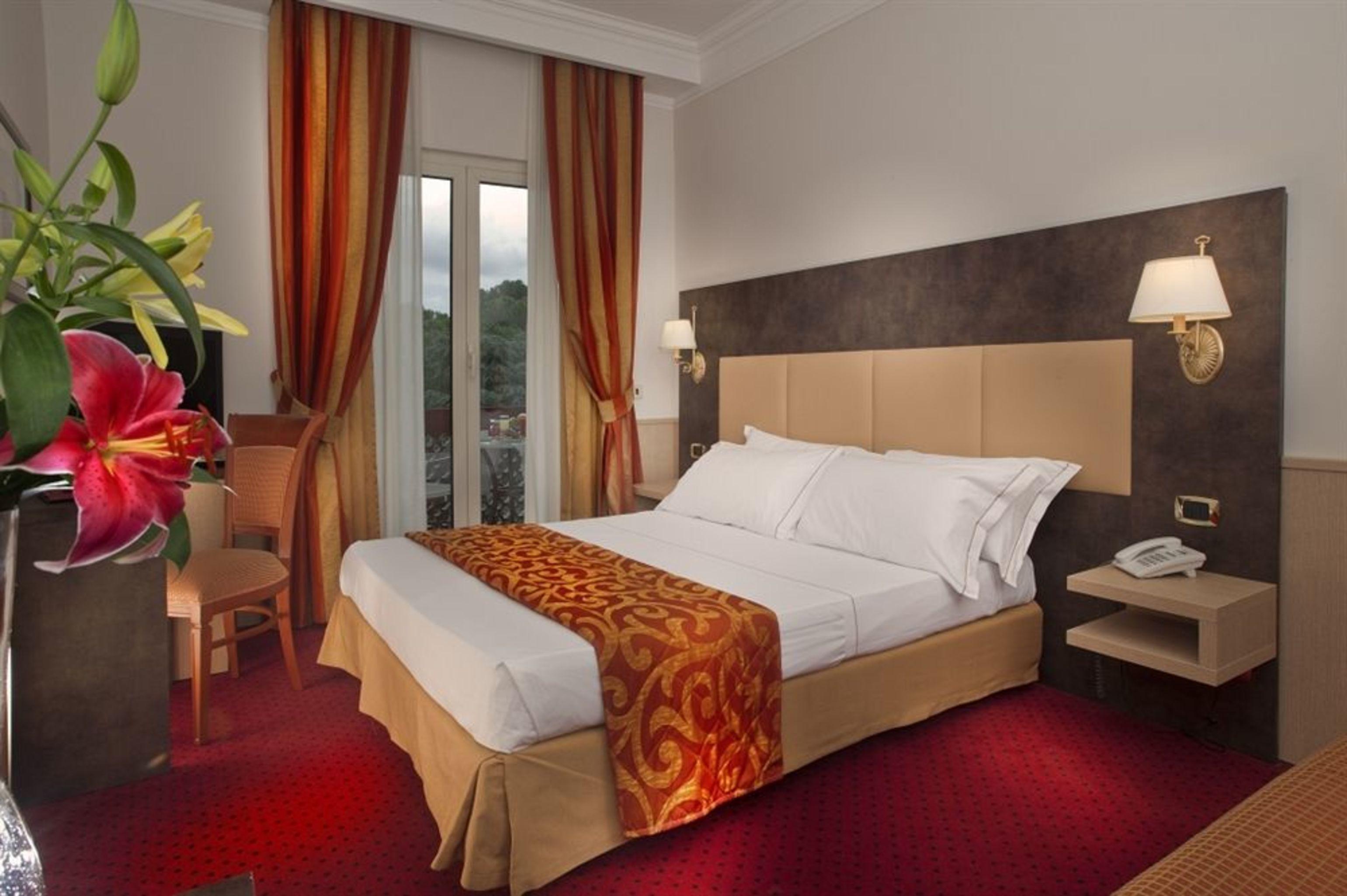 Pinewood Hotel Roma Esterno foto