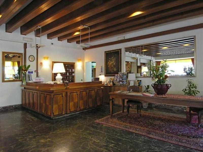 Pinewood Hotel Roma Esterno foto