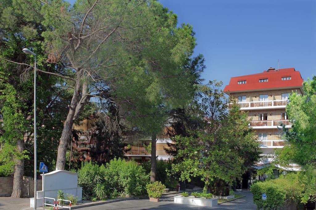 Pinewood Hotel Roma Esterno foto