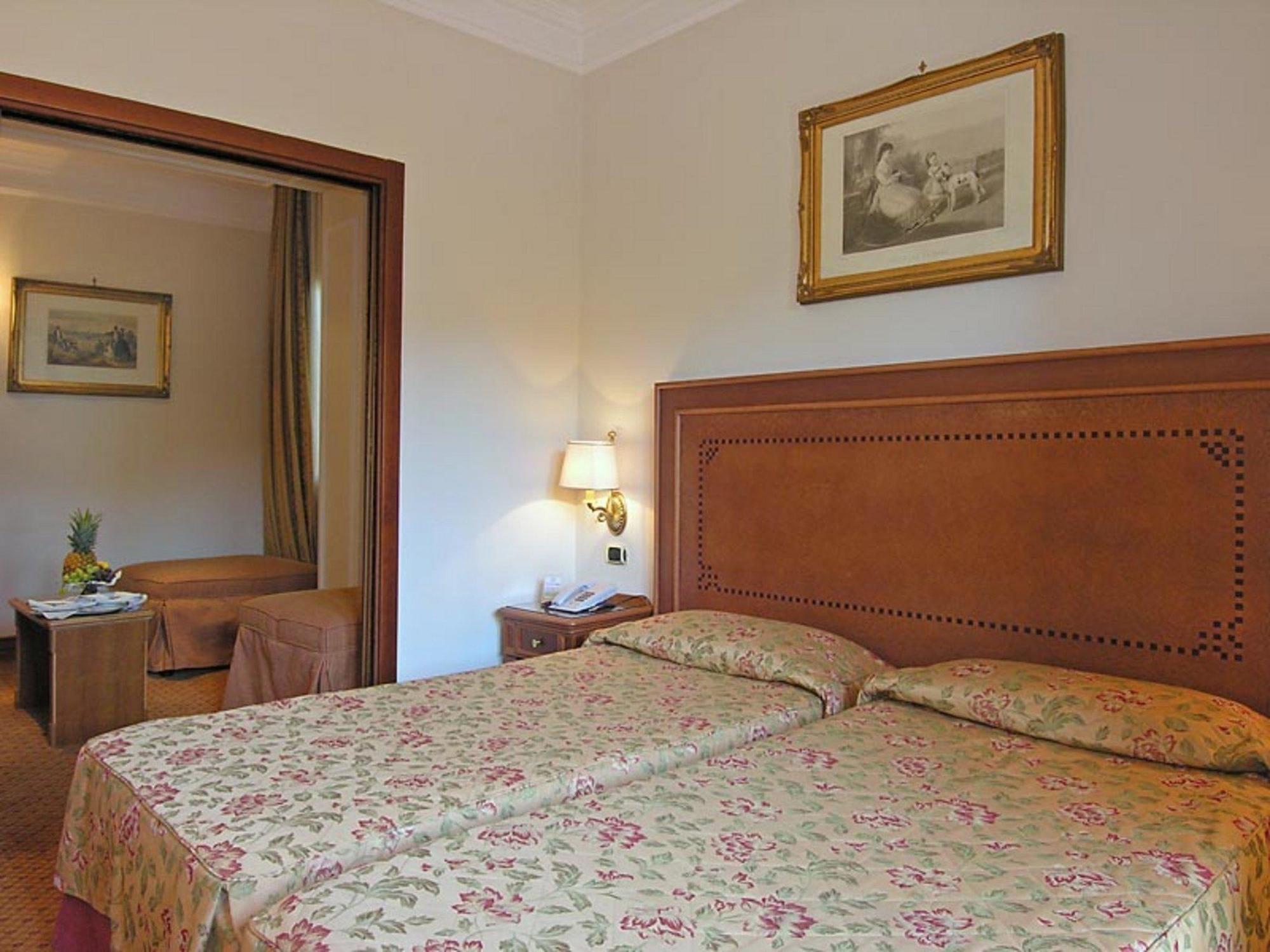 Pinewood Hotel Roma Esterno foto