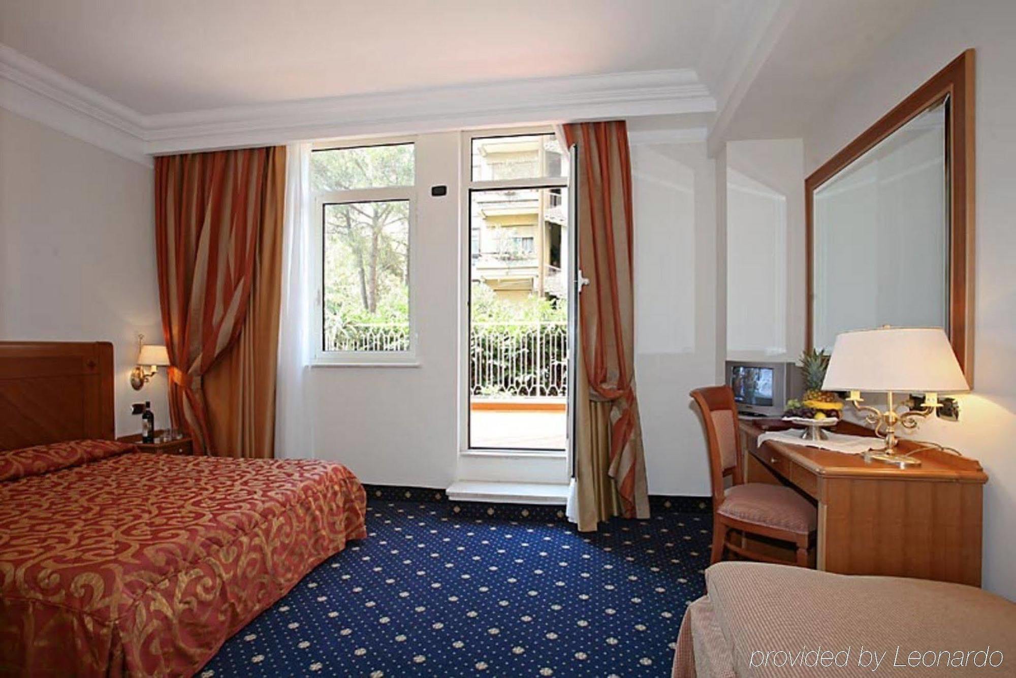 Pinewood Hotel Roma Esterno foto