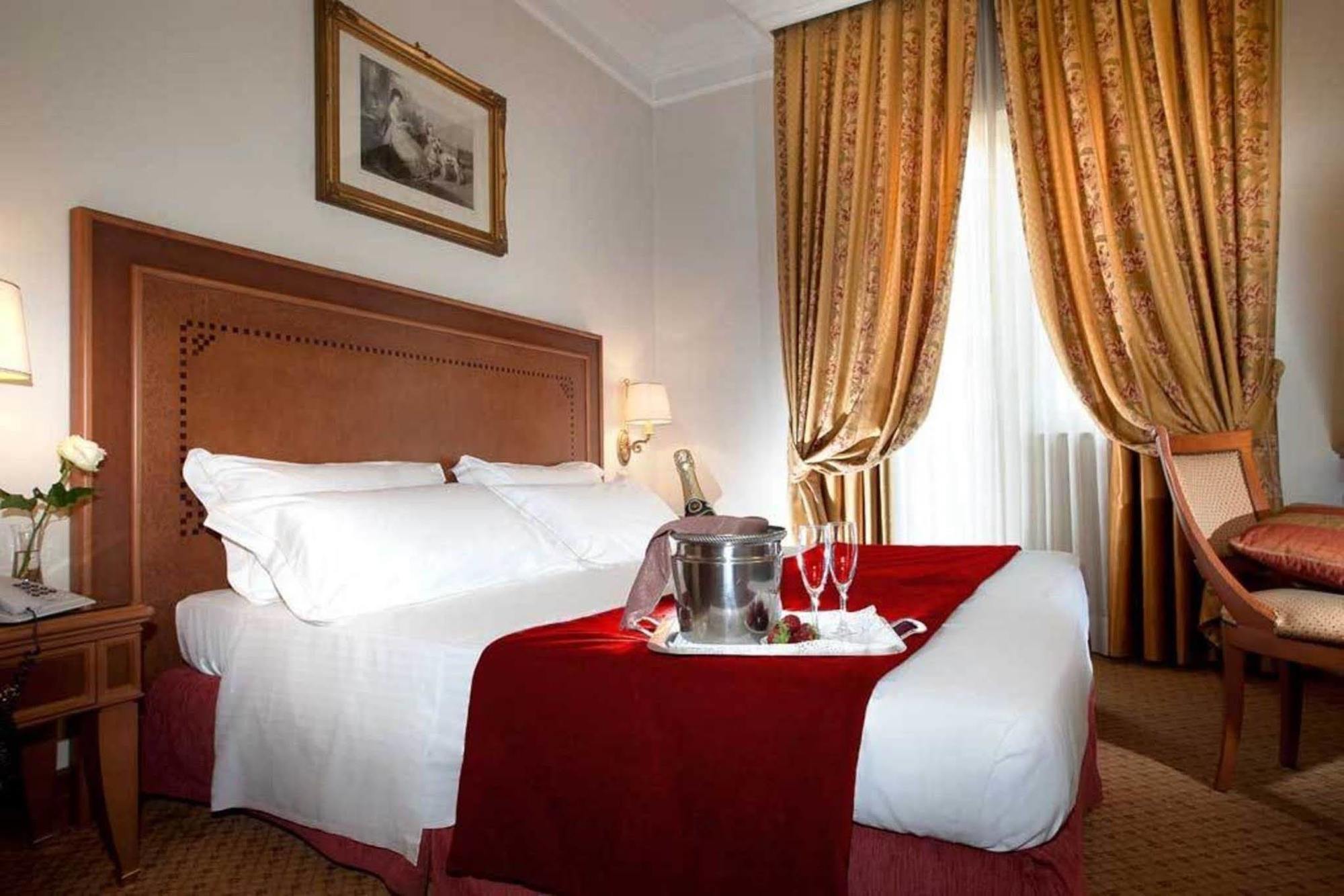 Pinewood Hotel Roma Esterno foto