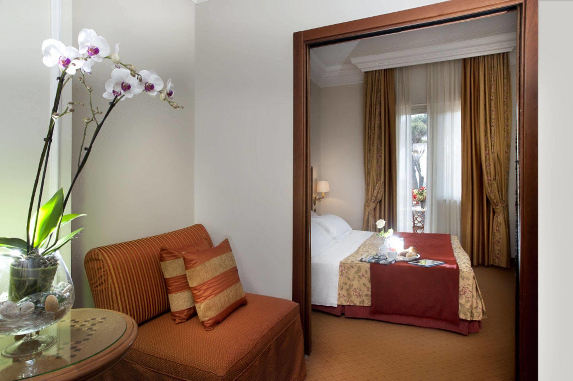 Pinewood Hotel Roma Esterno foto