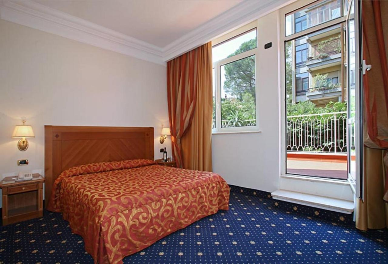 Pinewood Hotel Roma Esterno foto